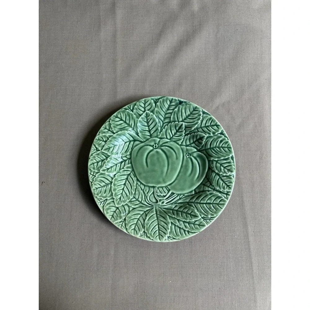 Bordallo Pinheiro Green Apple Leaf 7 7/8 Plate Portugal Majolica Jay Willfred